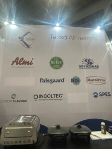 Pared del stand de Tecsa Alimentos en Summit & Expo 2024 donde figura nuestra empresa.